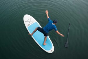 SUPで立てない初心者必見!バランスを取るコツと上達のステップ