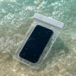 100均の防水スマホケースは浸水する?マリンレジャーで安全に使える判断基準
